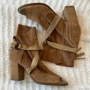 diba true open toe suede booties